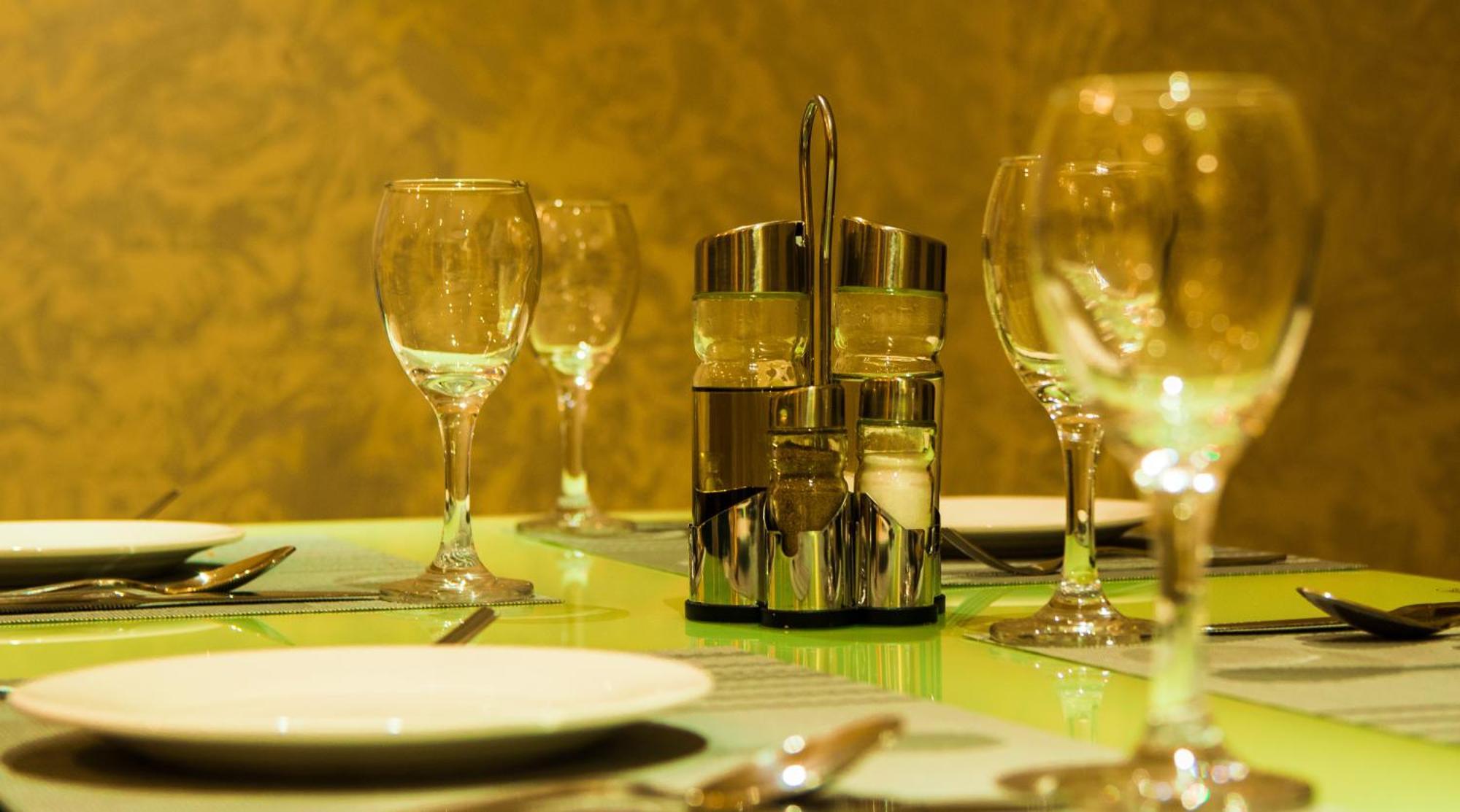 City Park Hotel Apartments Маскат Экстерьер фото